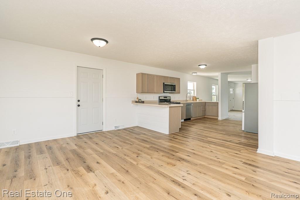 10185 N Genesee Road, Mount Morris, MI 48458 — Photo 9