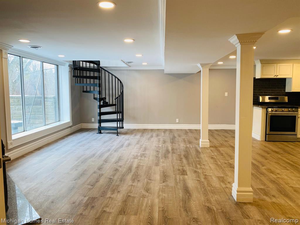 8089 N HOLLY Road, Grand Blanc, MI 48439 — Photo 18