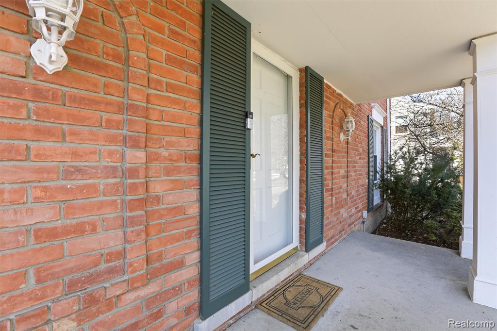 5972 Barnstable Court, West Bloomfield, MI — Photo 4