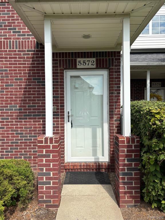 5572 Acorn Lane, 72, Sterling Heights, MI 48314 — front exterior