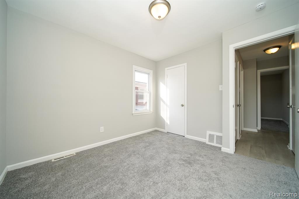 750 E Hayes Avenue, Hazel Park, MI 48030 — Photo 36