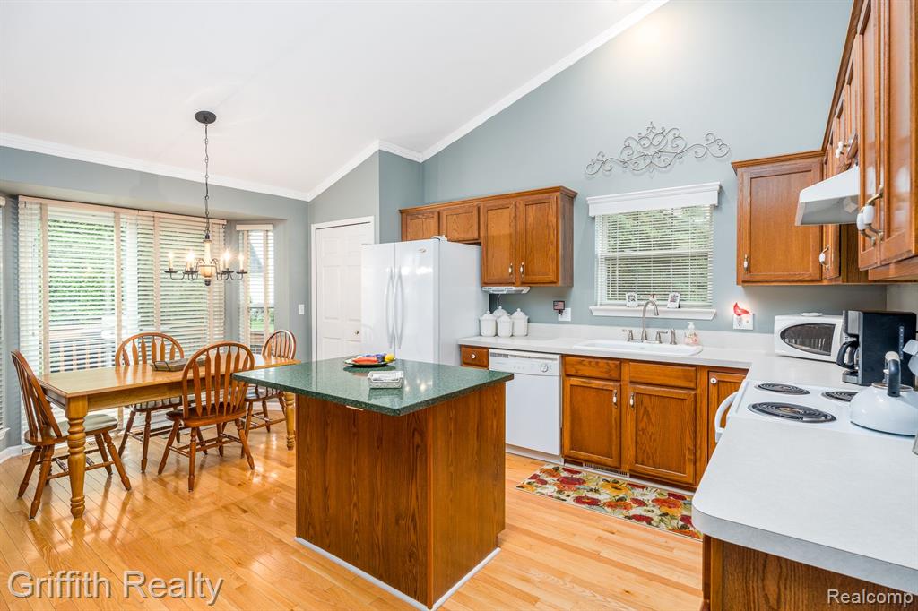850 CALPERNIA, Wixom, MI 48393 — Photo 11