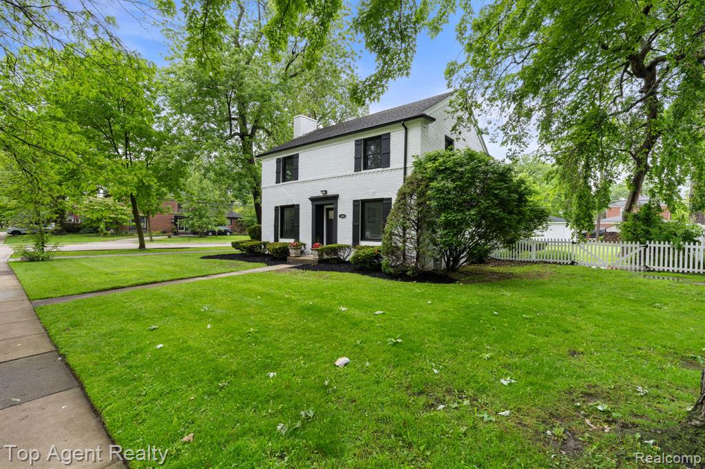 1894 Broadstone Road, Grosse Pointe Woods, MI 48236 — Photo 54
