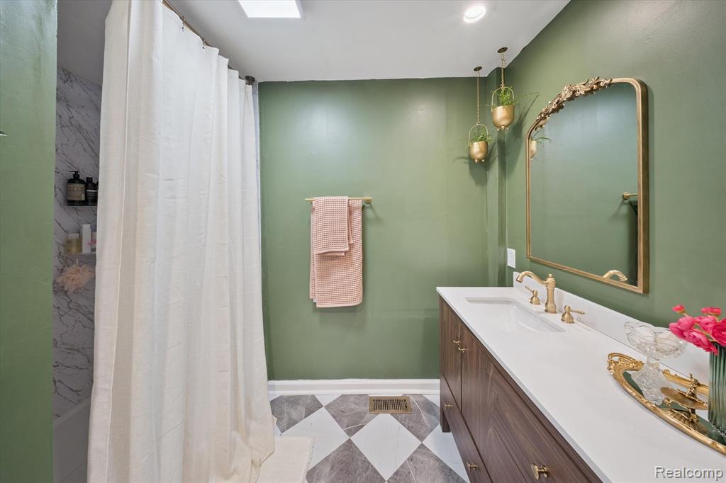 5015 Langlewood Drive, West Bloomfield, MI — Photo 27