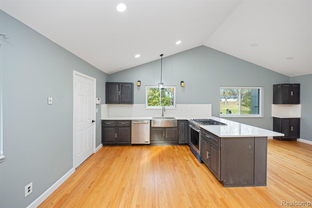 5731 FARMINGTON Road, West Bloomfield, MI — Photo 14
