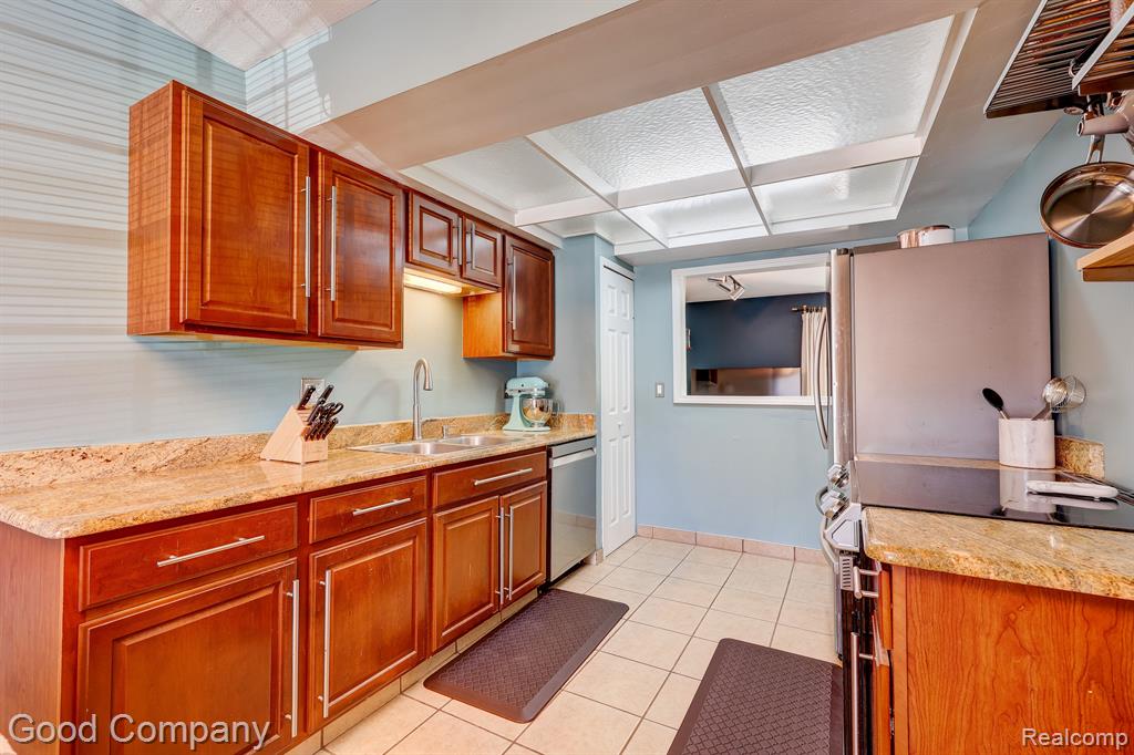 28660 LOWELL N, Southfield, MI 48076 — Photo 13