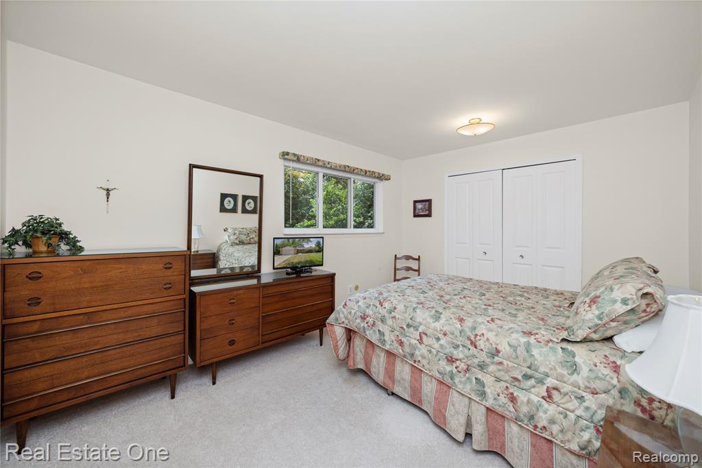 5487 Boros Drive, Troy, MI 48085 — Photo 22