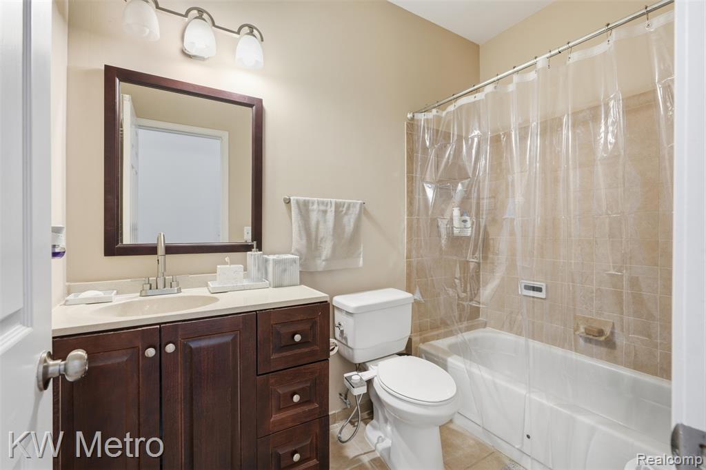 7072 Green Farm Road, West Bloomfield, MI — Photo 18