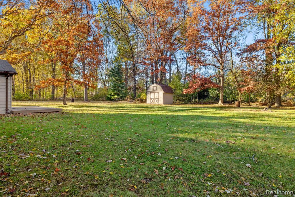 8695 Pacton Drive, Shelby Twp, MI 48317 — Photo 35