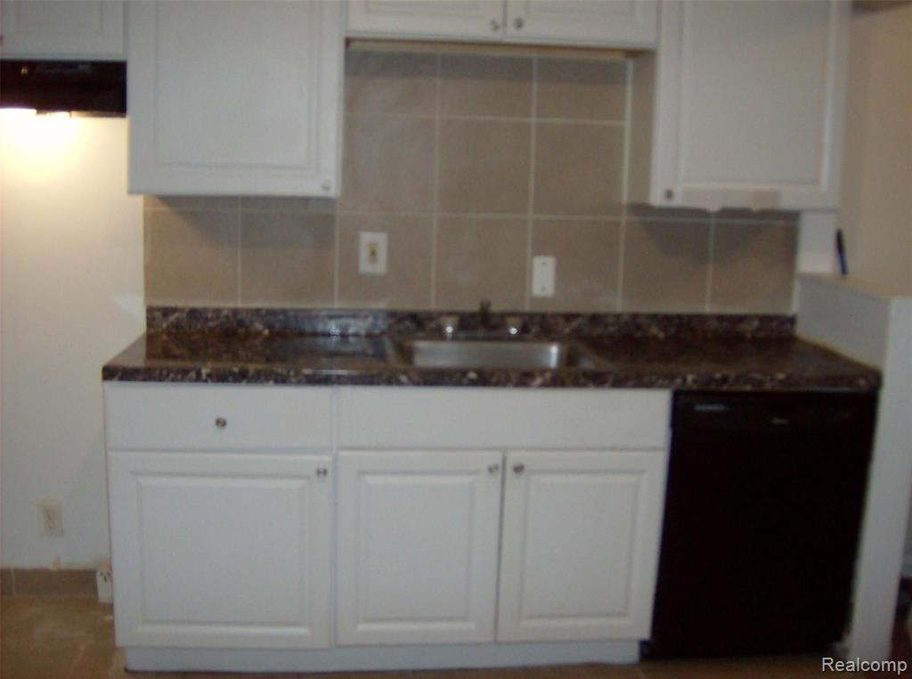 10641 TROY Street, Oak Park, MI, 48237
