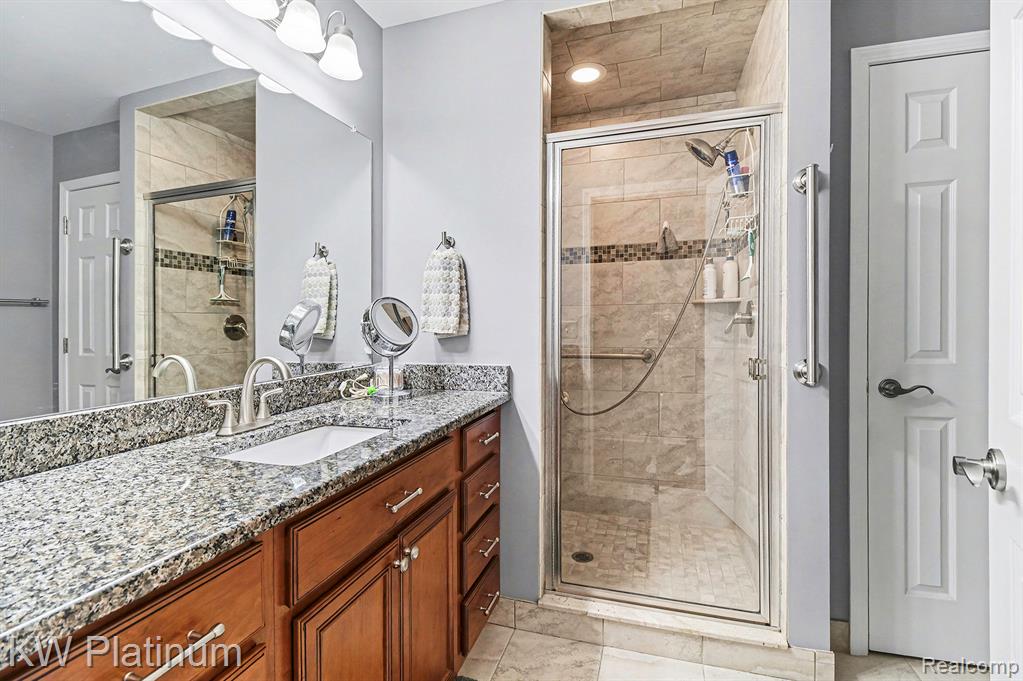 52458 Westfield Drive, Macomb, MI 48042 — Photo 12