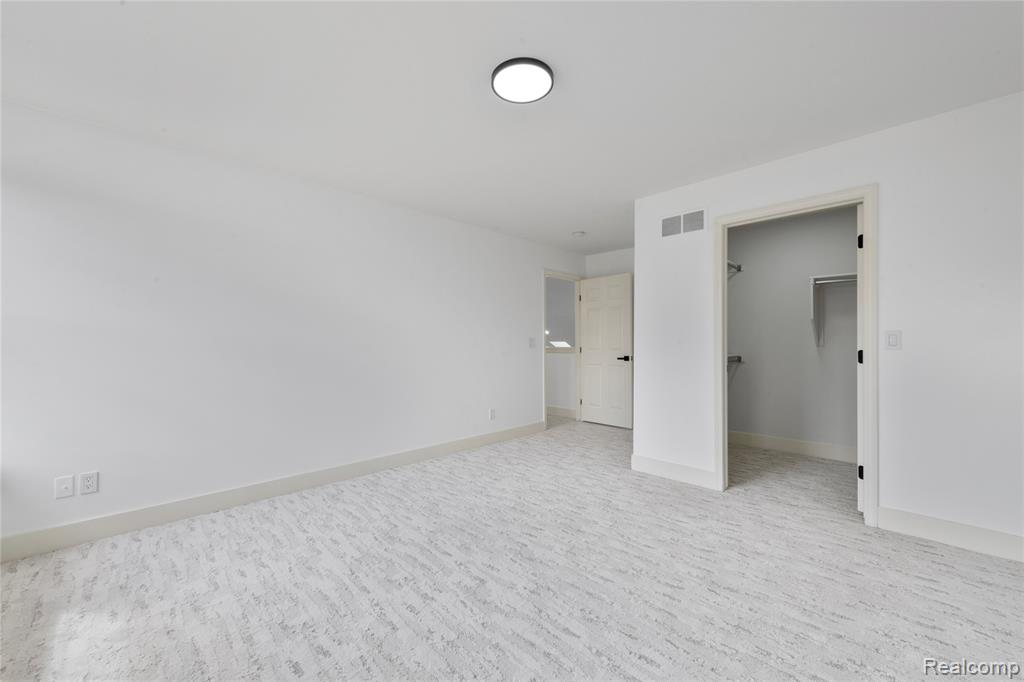 4392 Gateway Circle, West Bloomfield, MI — Photo 27