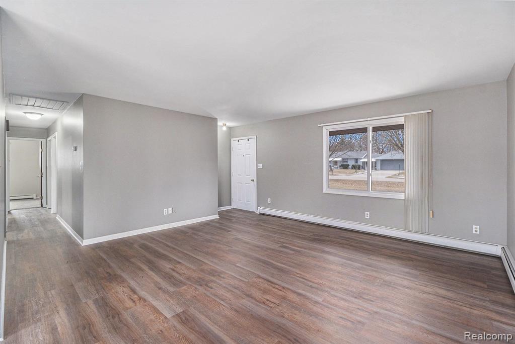 46474 VINEYARD Avenue, Shelby Twp, MI 48317 — Photo 5
