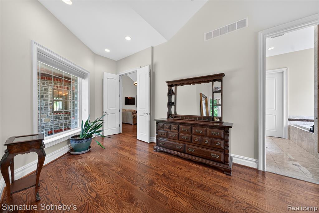 900 Hill Hollow Lane, Milford, MI 48381 — Photo 16