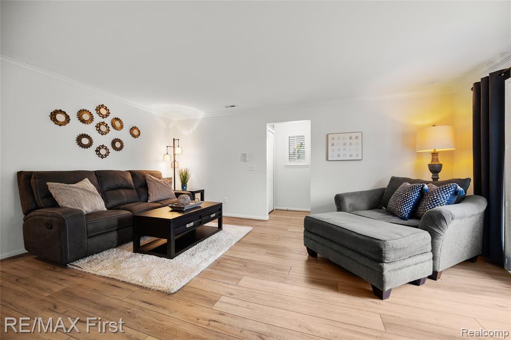 915 Country Club Drive, 32, Saint Clair Shores, MI 48082 — Photo 10