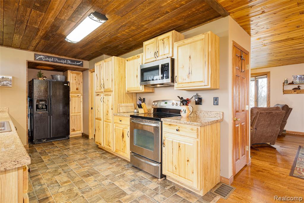 4609 Parker Drive, Howell, MI 48843 — Photo 13