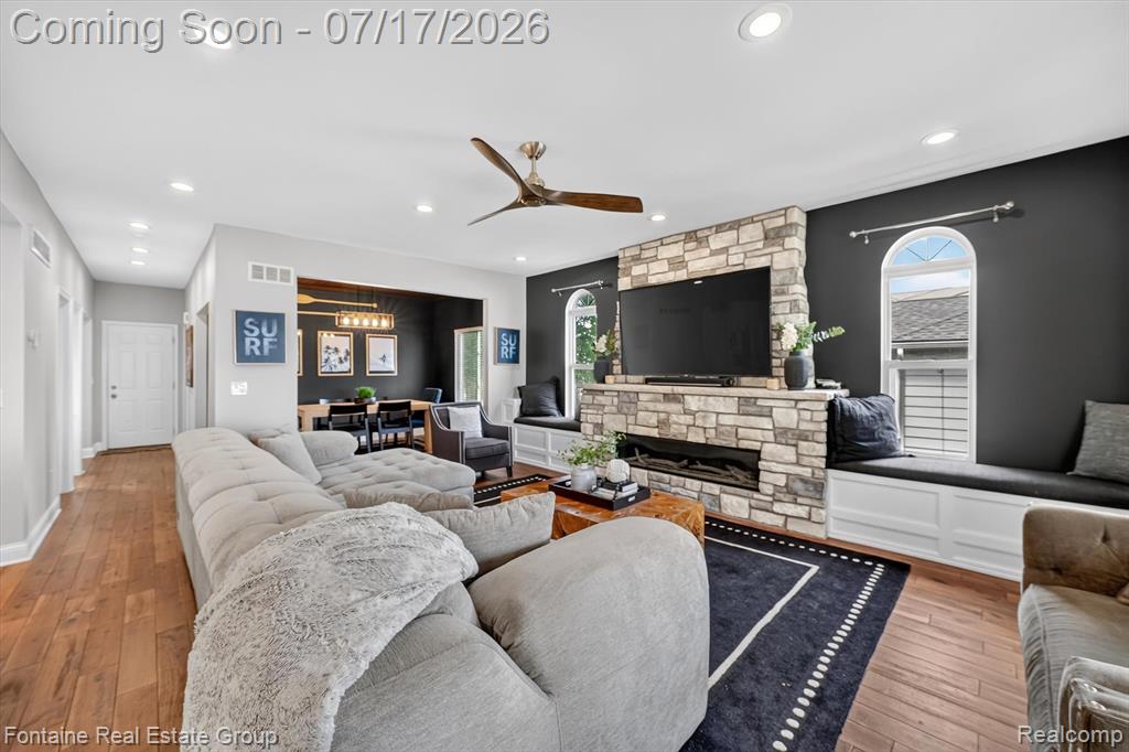 240 Rosebud Court, Walled Lake, MI 48390 — Photo 12