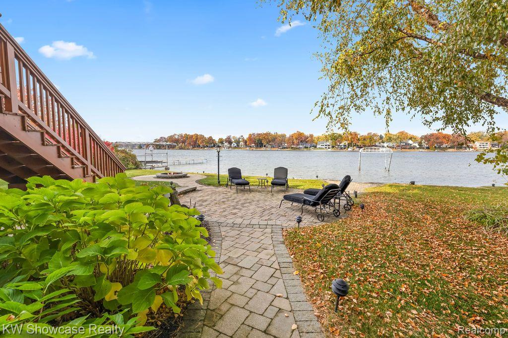 8579 PINE COVE Drive, Commerce Twp, MI 48382 — Photo 5