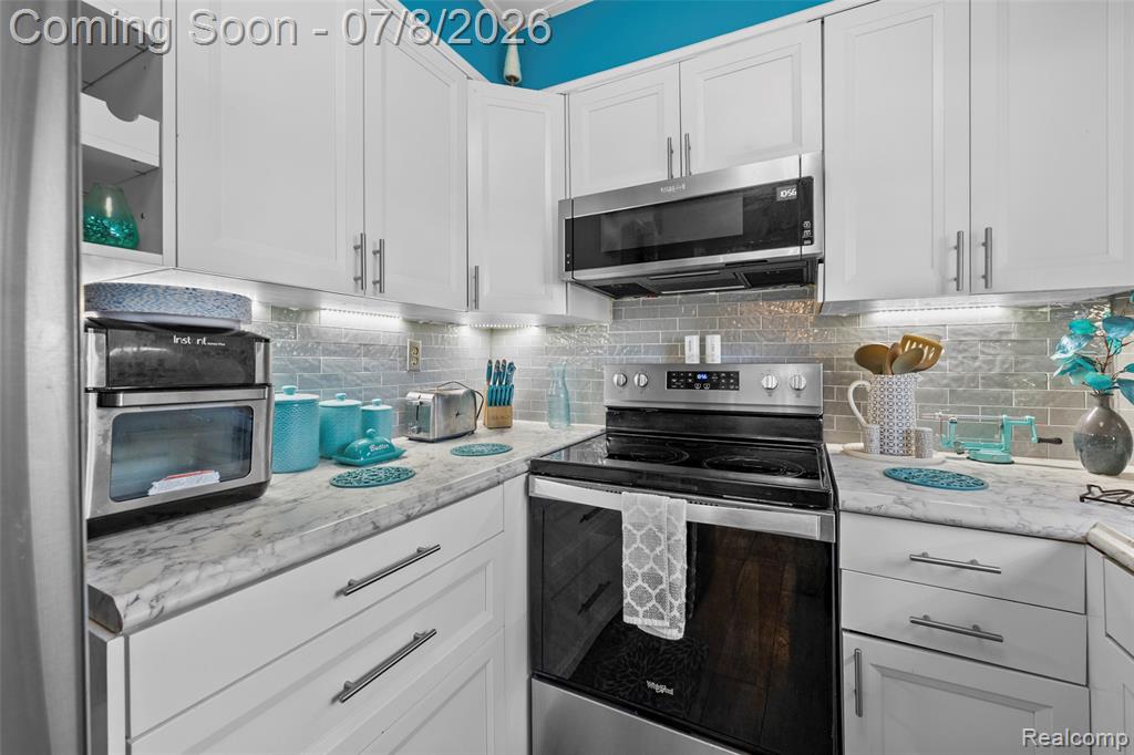 704 Estrada Drive, Belleville, MI 48111 — Photo 14