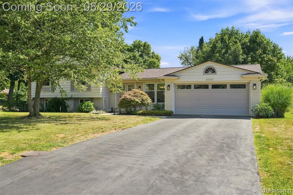 4243 Iverness Lane, West Bloomfield, MI 48323