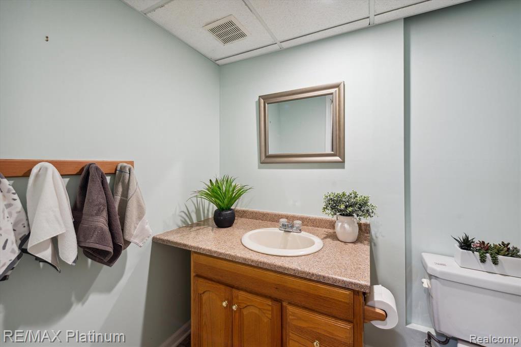 585 Snowfall Court, Howell, MI 48843 — Photo 32