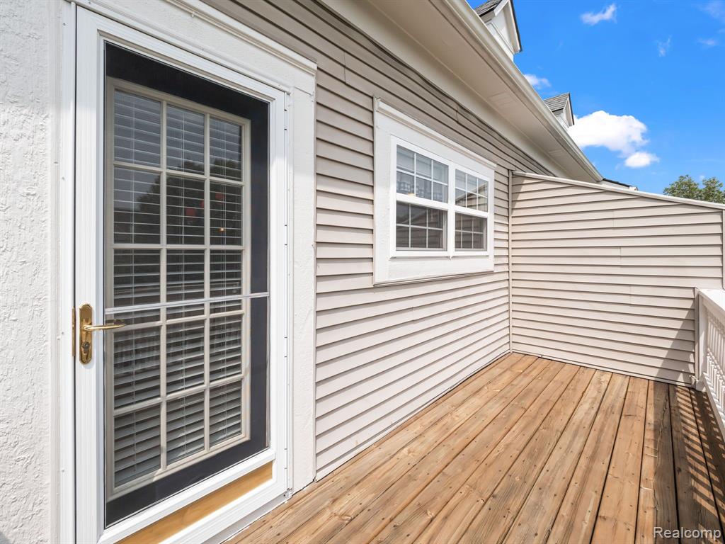 694 W BLUFF, Rochester Hills, MI 48307 — Photo 18