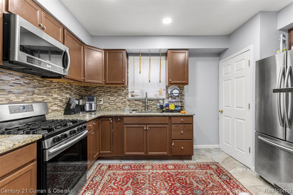7925 Pinehurst Street, Dearborn, MI 48126 — Photo 11