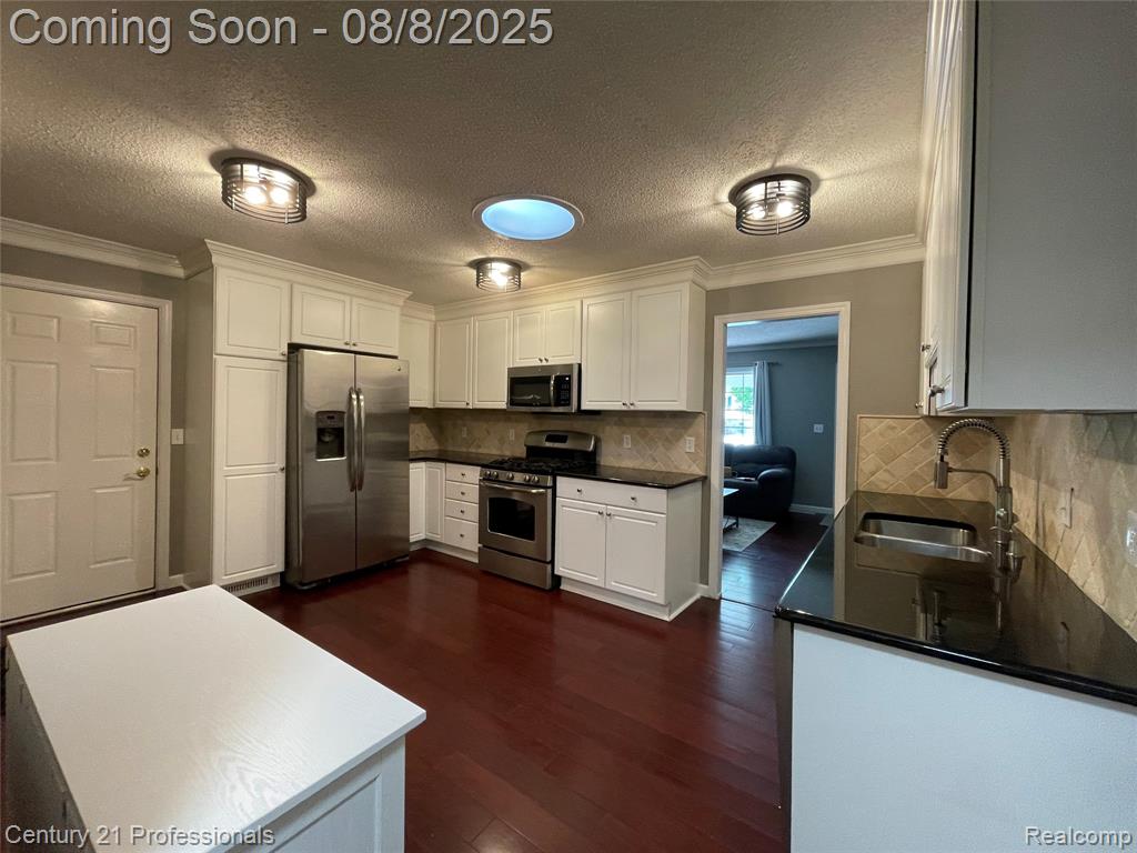 709 Hollybrook Drive, Midland, MI 48642 — Photo 6