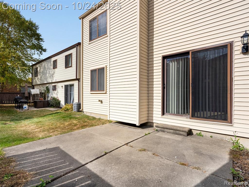 2844 Roundtree Drive, Troy, MI 48083 — Photo 27