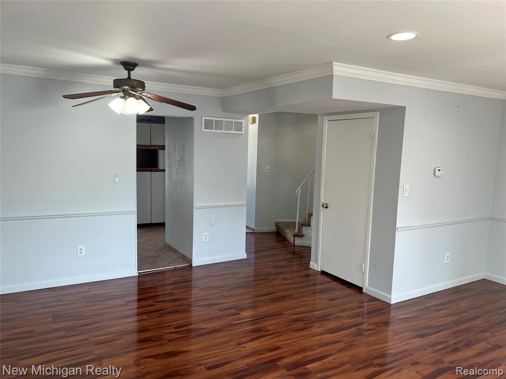 8147 CLAY Court, Sterling Heights, MI 48313 — Photo 12