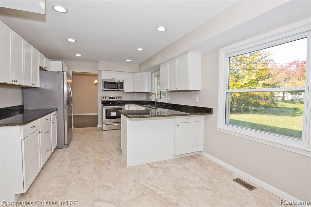 5582 NORTHCOTE, West Bloomfield, MI — Photo 15
