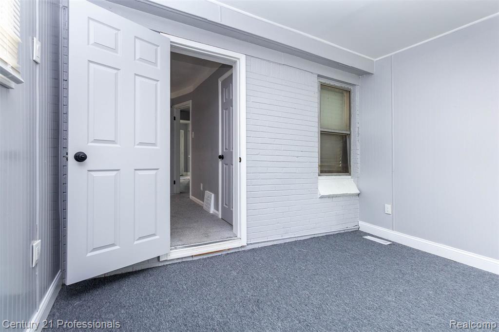 9037 Longacre Street, Detroit, MI 48228 — Photo 24
