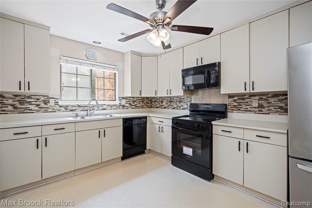 29664 Pine Ridge Circle, Farmington Hills, MI 48331 — Photo 12