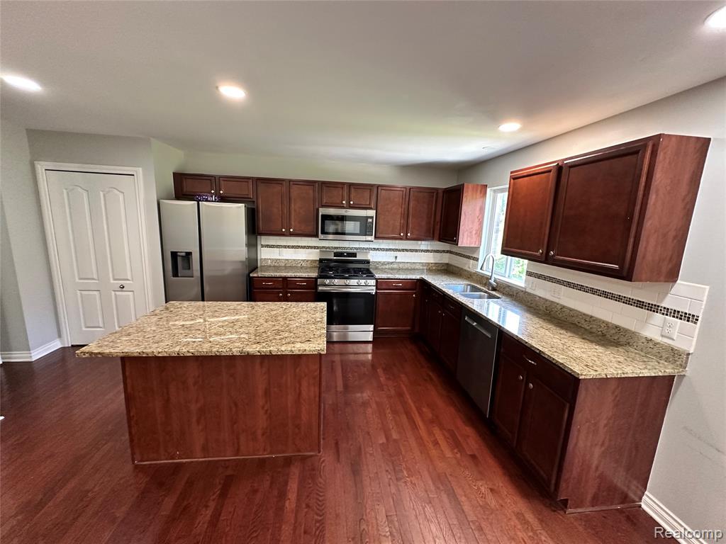 43570 Cherrywood Lane, Canton, MI 48188 — Photo 4
