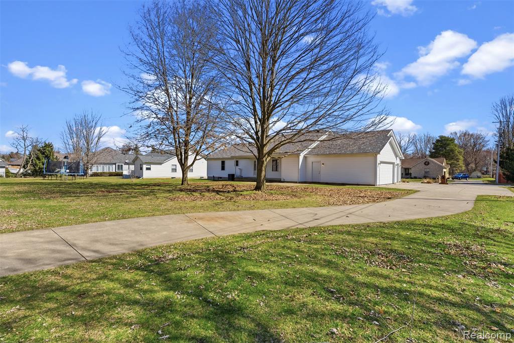 2363 Willowdale Drive, Burton, MI 48509 — Photo 37