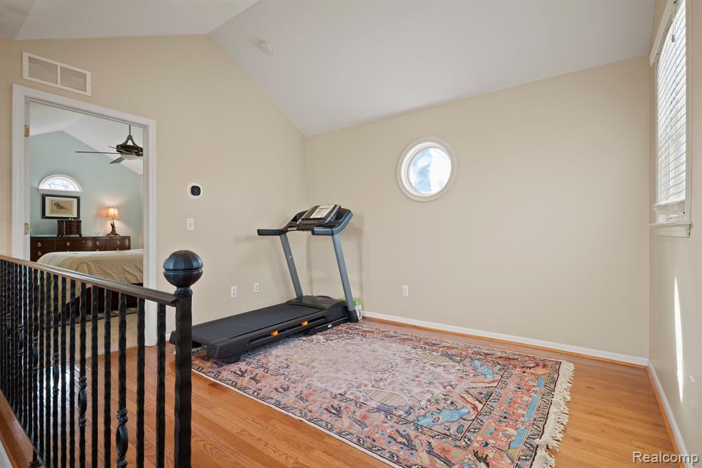 917 CEDARHILL Drive, Royal Oak, MI 48067 — Photo 16