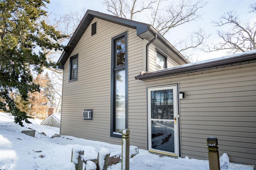 653 CENTRAL Drive, Lake Orion, MI 48362 — Photo 8