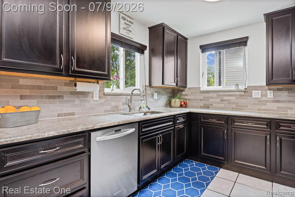 42118 Villanova Drive, Sterling Heights, MI 48313 — Photo 16