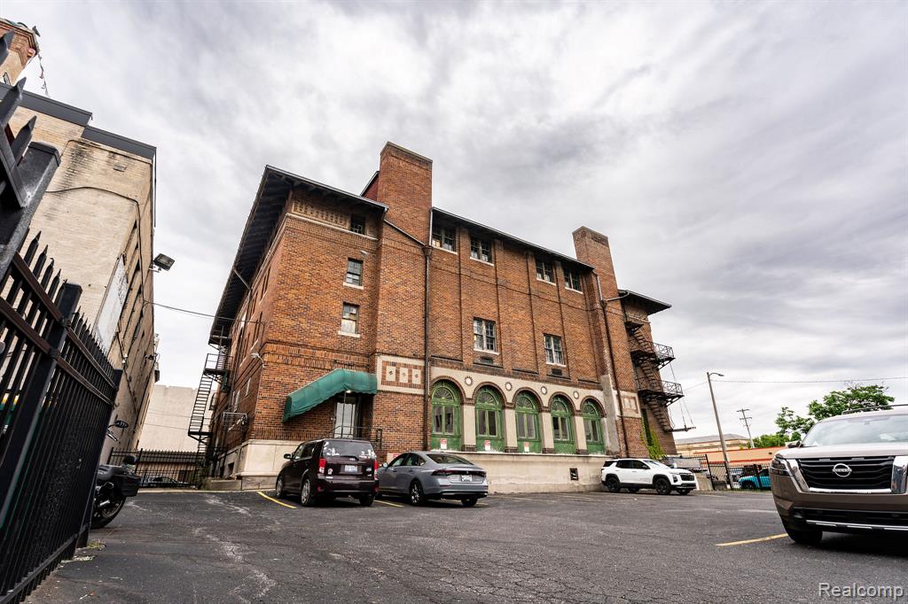 142 W 2nd Street - Photo 4