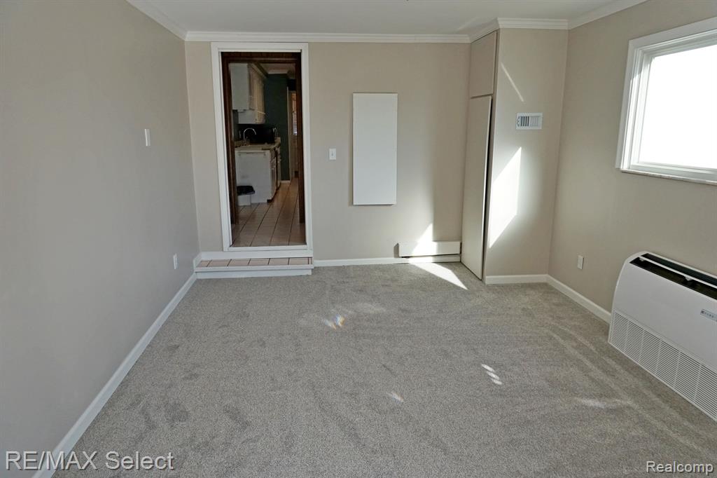 570 SHOREVIEW Drive, Waterford, MI 48328 — Photo 24