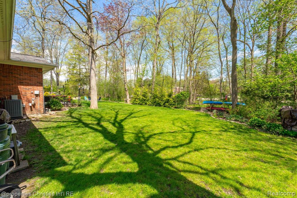 5753 CHERRY CREST Drive, West Bloomfield, MI — Photo 46