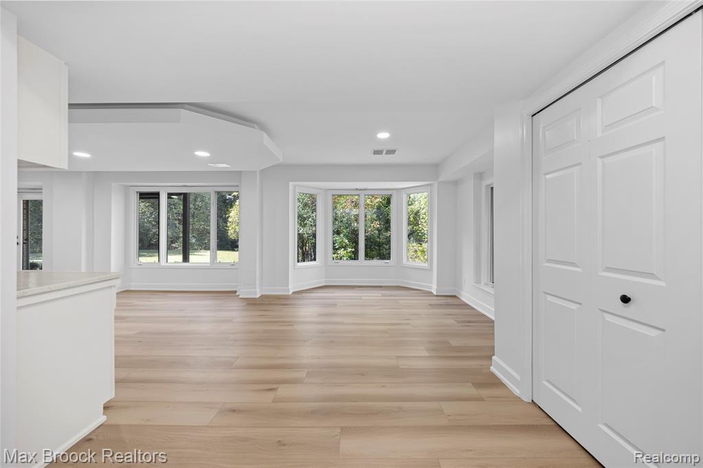 7219 Oakwood Drive, West Bloomfield, MI — Photo 36
