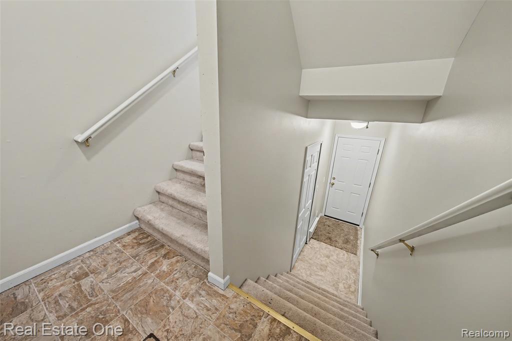 666 Lydia Lane, Pontiac, MI 48341 — Photo 25