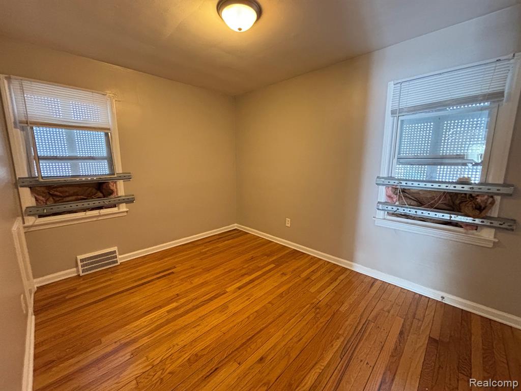 19381 KENOSHA Street, Harper Woods, MI 48225 — Photo 7