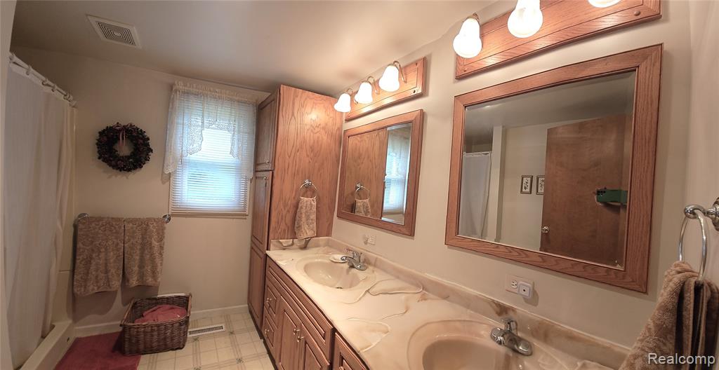 10040 Stinchfield Woods Road, Pinckney, MI 48169 — Photo 38