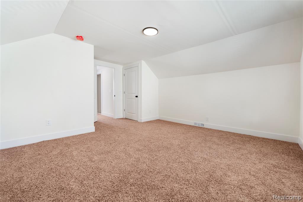 24220 Cloverlawn Street, Oak Park, MI 48237 — Photo 27