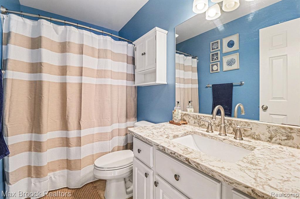9858 Forest Ridge Drive, Clarkston, MI 48348 — Photo 32