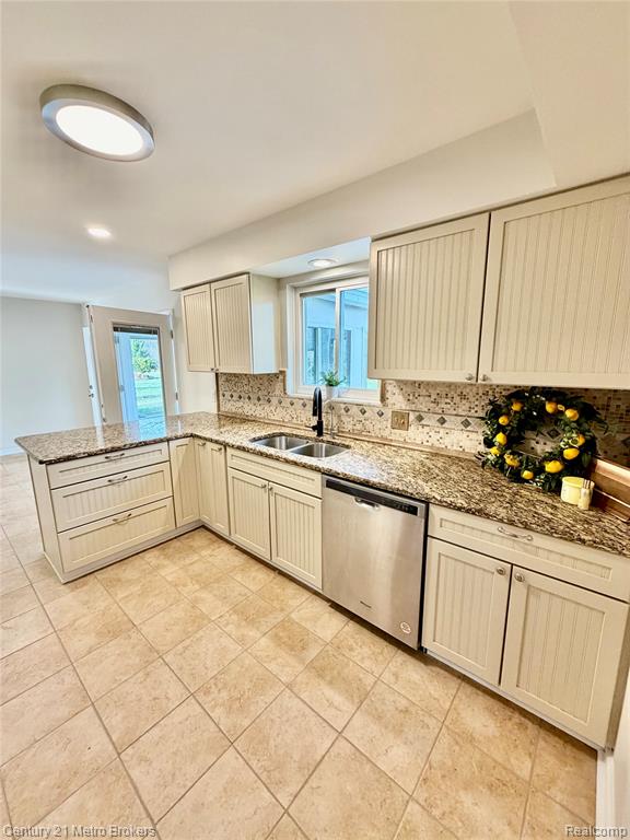 5221 Capri Lane, Flint, MI 48507 — Photo 10