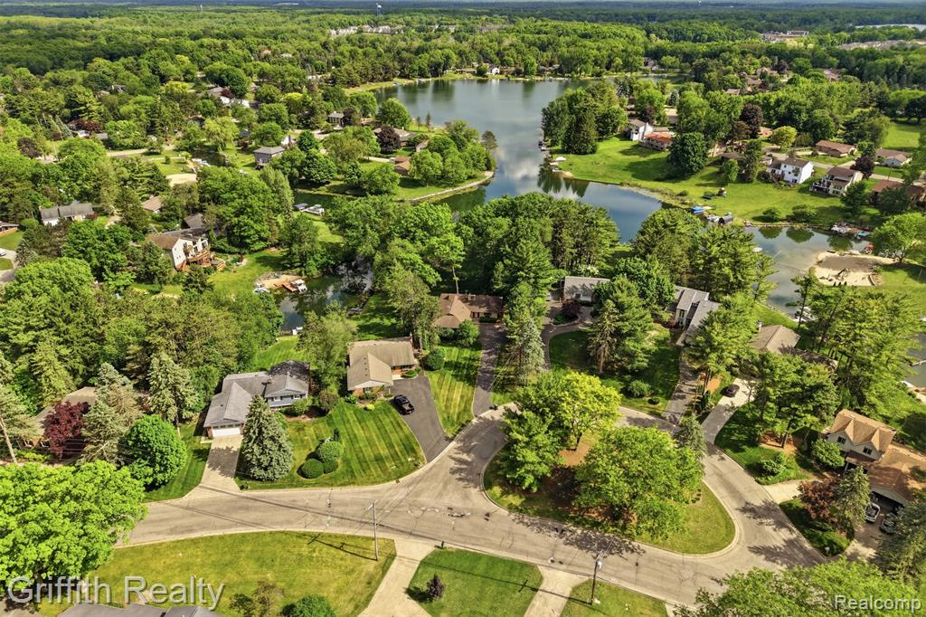 10646 Kenicott Trail, Brighton, MI 48114 — Photo 36