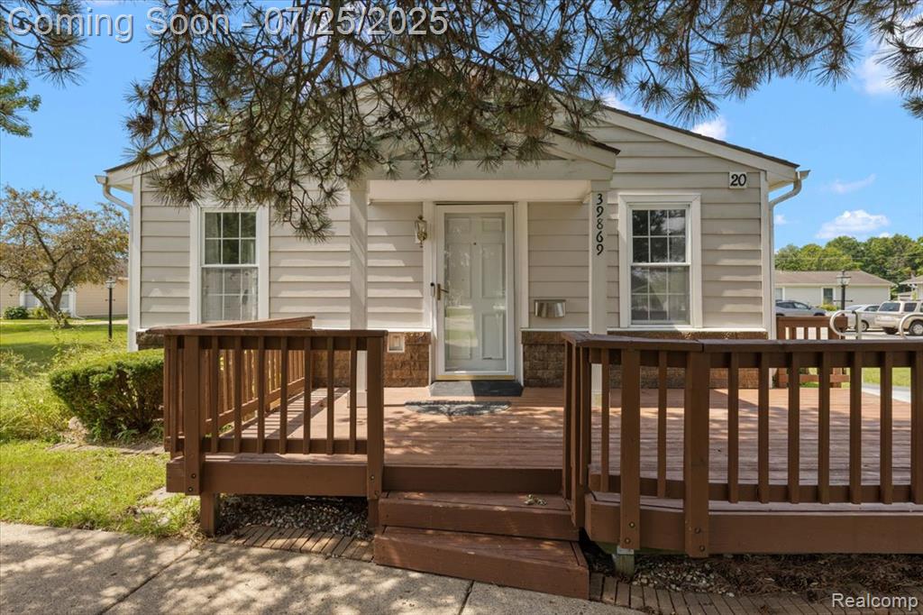 39869 Village Wood Lane, Novi, MI — Photo 4
